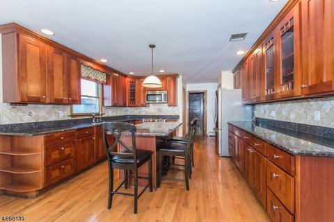 3 Van Allen Ct, Wayne, NJ 07470 photo 6