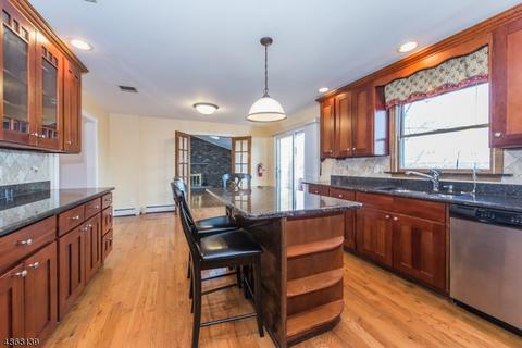 3 Van Allen Ct, Wayne, NJ 07470 photo 5