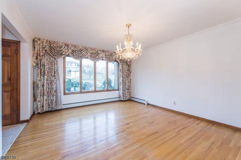 3 Van Allen Ct, Wayne, NJ 07470 photo 4