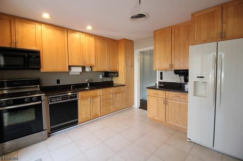 12 Burnside Pl, Wayne, NJ 07470 photo 6