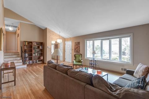 43 Haran Cir, Millburn, NJ 07041 photo 5