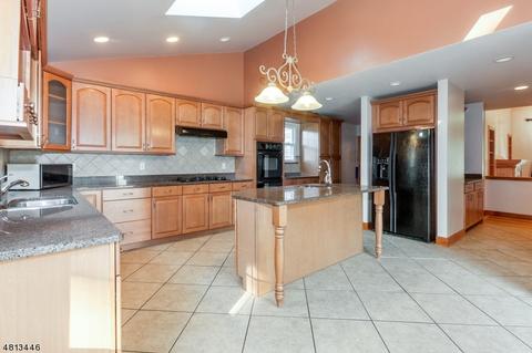 70 Thomas Dr, Clark, NJ 07066 photo 9
