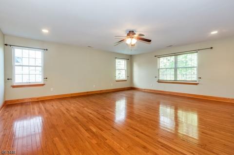 70 Thomas Dr, Clark, NJ 07066 photo 14