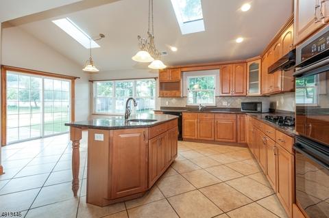 70 Thomas Dr, Clark, NJ 07066 photo 7