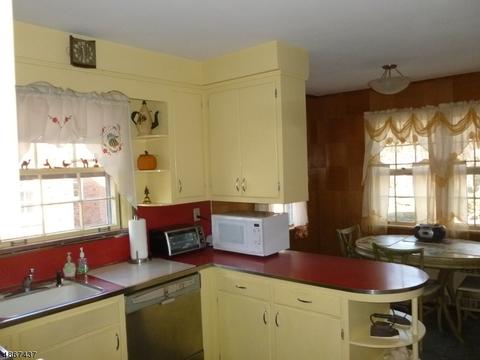 302 Grant Ave, Nutley, NJ 07110 photo 8