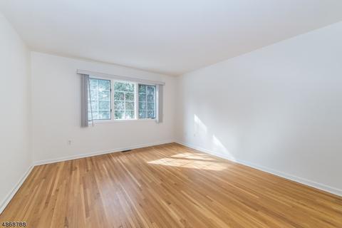 98 Birch Ln, Wayne, NJ 07470 photo 11