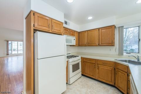 98 Birch Ln, Wayne, NJ 07470 photo 10