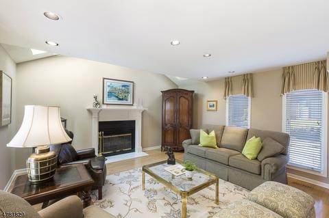 9 Valley View Dr, Bernards, NJ 07920 photo 2