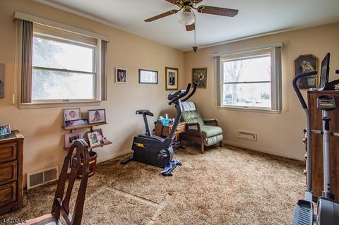 151 Seneca Ct, Paramus, NJ 07652 photo 13