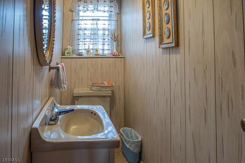 151 Seneca Ct, Paramus, NJ 07652 photo 16