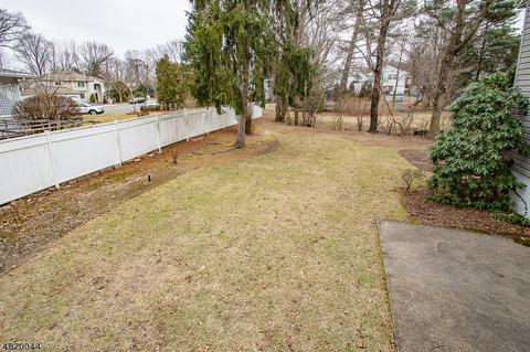 151 Seneca Ct, Paramus, NJ 07652 photo 19