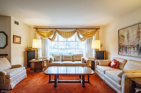 151 Seneca Ct, Paramus, NJ 07652 photo 6