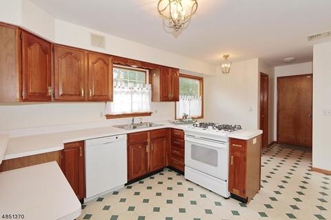 77 Maple Ave, Berkeley Heights, NJ 07922 photo 6