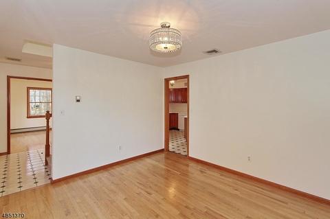 77 Maple Ave, Berkeley Heights, NJ 07922 photo 9