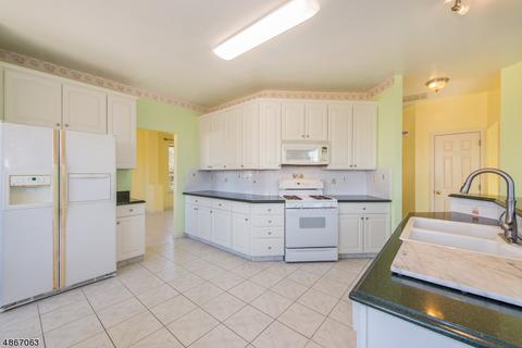 47 Saxton Dr, Hackettstown, NJ 07840 photo 10