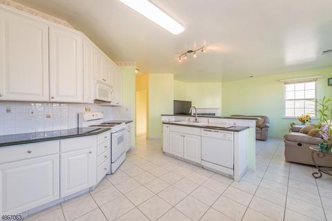 47 Saxton Dr, Hackettstown, NJ 07840 photo 6