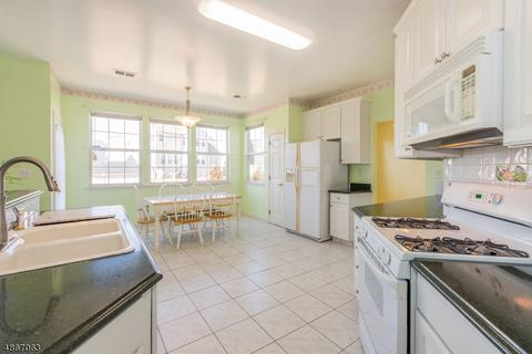 47 Saxton Dr, Hackettstown, NJ 07840 photo 9