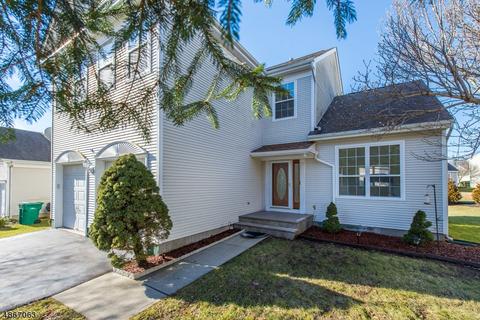 47 Saxton Dr, Hackettstown, NJ 07840 photo 2