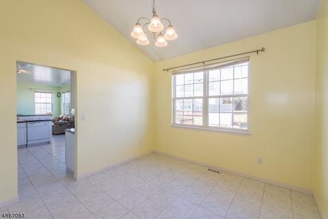 47 Saxton Dr, Hackettstown, NJ 07840 photo 5
