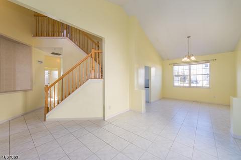 47 Saxton Dr, Hackettstown, NJ 07840 photo 3