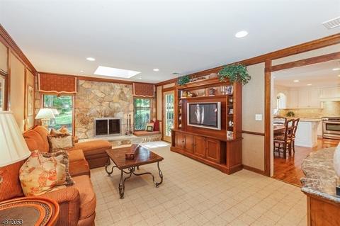 7 Hamilton Dr E, Caldwell, NJ 07006 photo 8