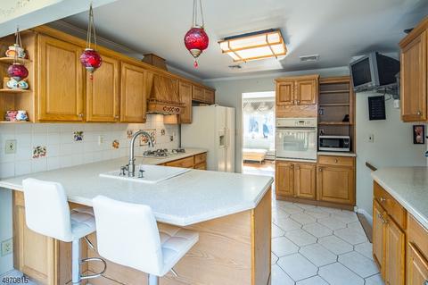 1135 Ratzer Rd, Wayne, NJ 07470 photo 8