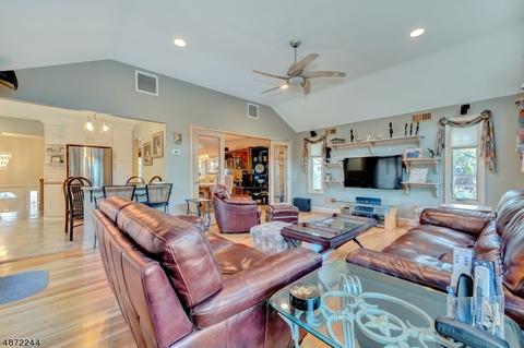745 Walnut St, Paramus, NJ 07652 photo 8