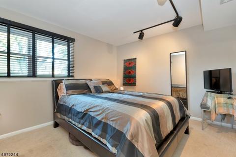 745 Walnut St, Paramus, NJ 07652 photo 18