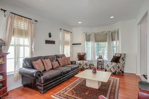 10 Larsen Ct, Bridgewater, NJ 08807 photo 4