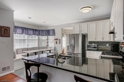 10 Larsen Ct, Bridgewater, NJ 08807 photo 7