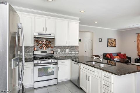 10 Larsen Ct, Bridgewater, NJ 08807 photo 6