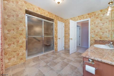 12 Sunburst Ln, Wayne, NJ 07470 photo 19