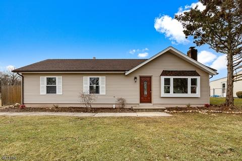 3 Lawrence Dr, Hackettstown, NJ 07840 photo 2