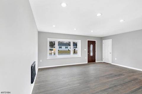 3 Lawrence Dr, Hackettstown, NJ 07840 photo 4
