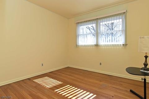 11 Hemlock Dr, Paramus, NJ 07652 photo 6