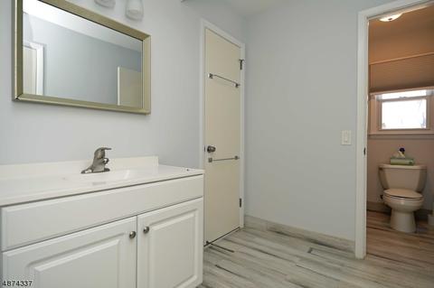 11 Hemlock Dr, Paramus, NJ 07652 photo 7