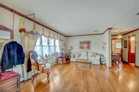 96 Willowbrook Ct, Paramus, NJ 07652 photo 3
