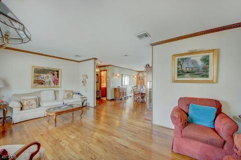 96 Willowbrook Ct, Paramus, NJ 07652 photo 2