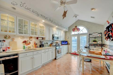 96 Willowbrook Ct, Paramus, NJ 07652 photo 5