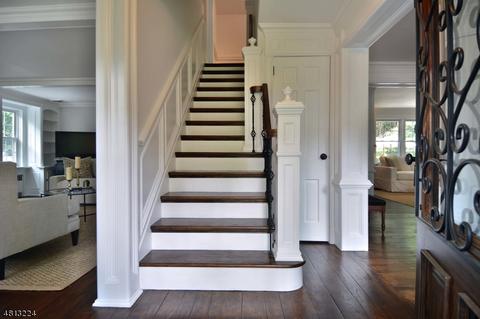 29 Locust Ln, Upper Saddle River, NJ 07458 photo 3