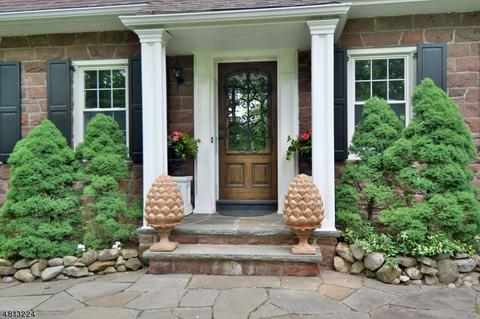 29 Locust Ln, Upper Saddle River, NJ 07458 photo 2