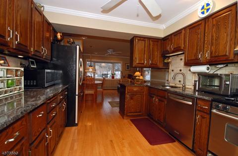 608 Snyder Ave, Berkeley Heights, NJ 07922 photo 5