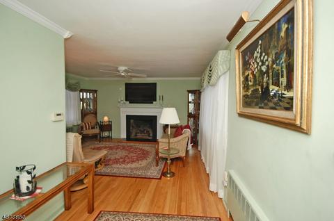 608 Snyder Ave, Berkeley Heights, NJ 07922 photo 2