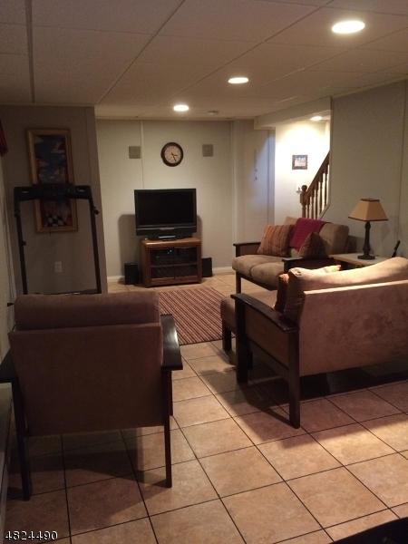 88 Webster Dr, Wayne, NJ 07470 photo 9