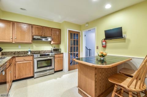 142 Hillside Ave, Berkeley Heights, NJ 07922 photo 6