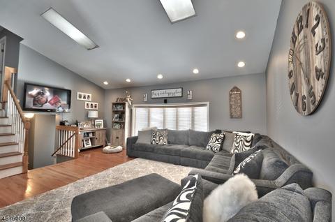 9 Emerson Rd, Clark, NJ 07066 photo 1