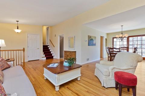 200 Sutton Dr, Berkeley Heights, NJ 07922 photo 4