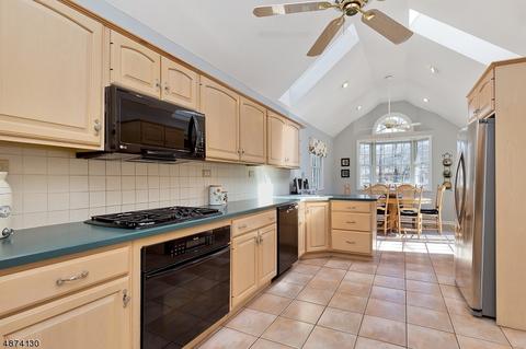 200 Sutton Dr, Berkeley Heights, NJ 07922 photo 7