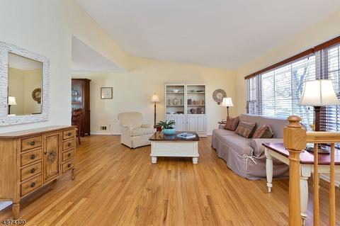 200 Sutton Dr, Berkeley Heights, NJ 07922 photo 2