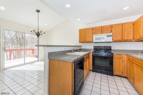 87 Butternut Dr, Wayne, NJ 07470 photo 8